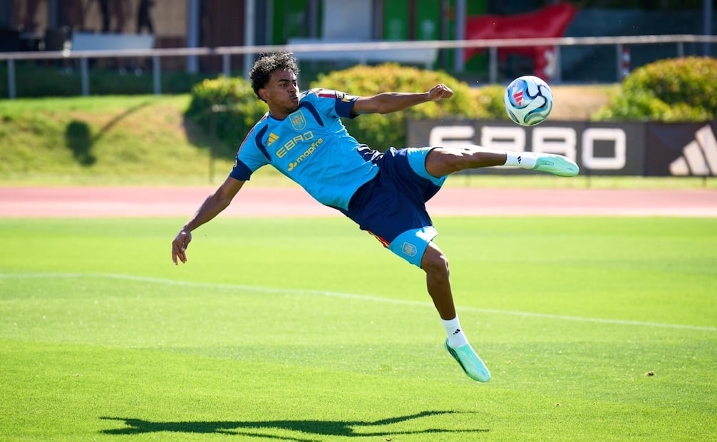 Lamine Yamal en el entrenamiento con la Selección Española de cara a su debut en Nations League ante Inglaterra / Foto: EFE