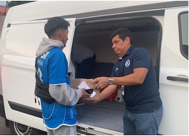 Afición de Cruz Azul lleva víveres para ayudar a damnificados por el huracán Otis