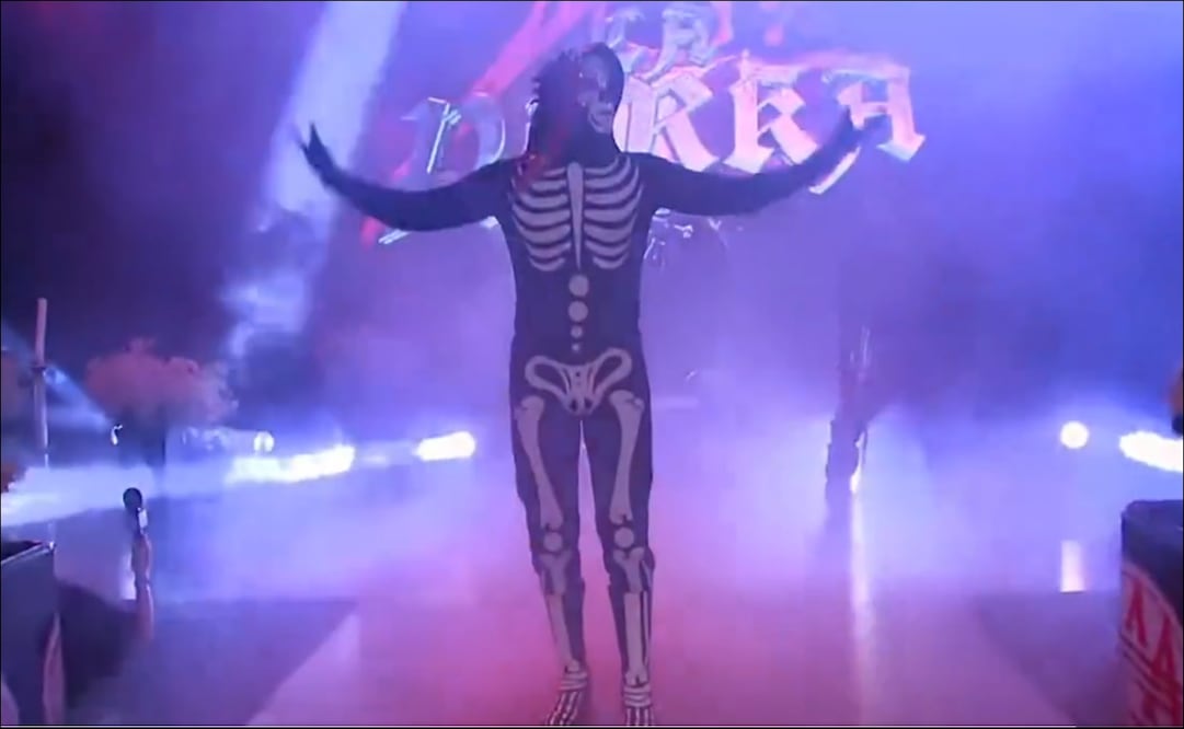 La Parka reapareció en la función Rey de Reyes de Triple A. FOTO: Captura