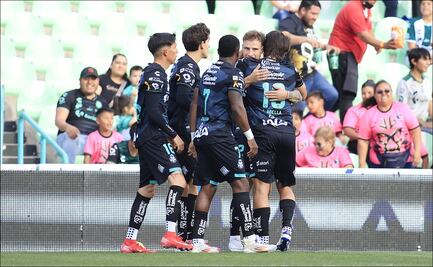 Santos por fin despierta del letargo y le regala una victoria a su afición tras vencer 2-0 a Atlas