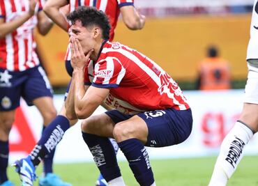 Chivas podría castigar al Chiquete Orozco en caso de no llegar a un acuerdo con Cruz Azul; ¿Cuál es la sanción que podría pagar?