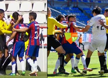 Jugador de Dorados pierde el control y da tremendo cabezazo a un futbolista del Atlante