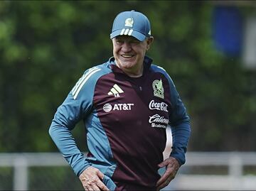 "Chin... a su ma... todos" Exdirigido por el Vasco recordó 'mentada' que lanzó Aguirre a jugadores