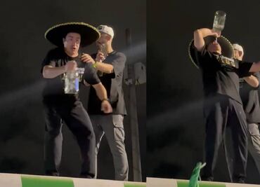 Efraín Juárez festejó con botella en mano el doblete con el Atlético Nacional