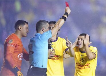 Richard Sánchez es tundido en redes por la afición americanista tras su expulsión ante Pumas