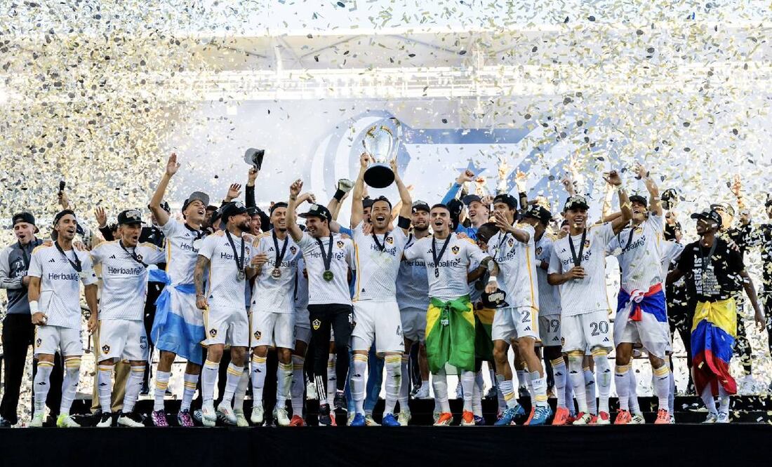 Los jugadores del LA Galaxy festejan su sexto título de la MLS. Foto: @LAGalaxy