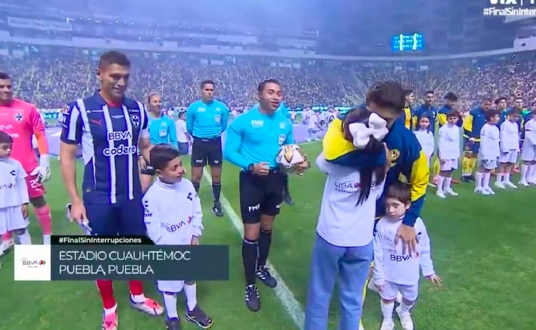 La hija de Henry Martín fue la encargada de dar l mensaje en el protocolo de la Liga MX previo al América vs Monterrey. Foto: Especial