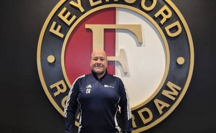 Enrique Alfaro presume su preparación como entrenador de futbol en el Feyenoord