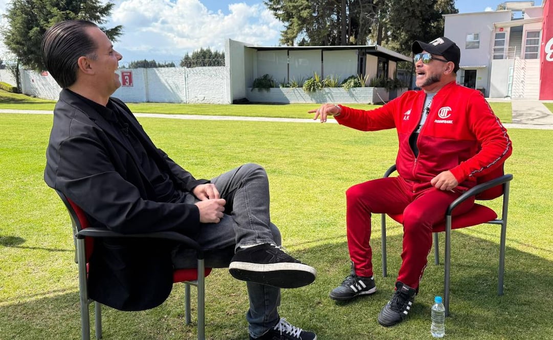 Christian Martinoli tuvo una charla con Antonio Mohamed cuando llegó a dirigir al Toluca. Foto: Especial