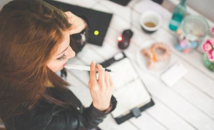 10 cosas que NUNCA debes tener en tu escritorio de oficina