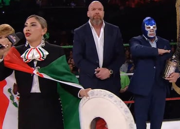 VIDEO: ¡Qué oso! Deyra Barrera le cambia la letra al Himno de México en Worlds Collide