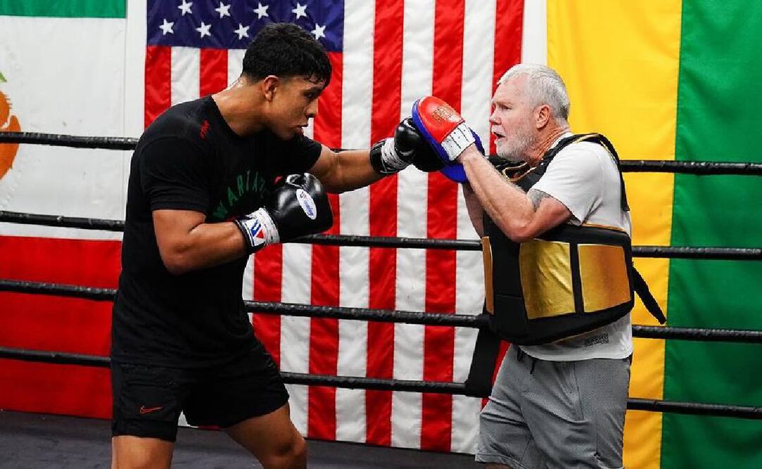 Jaime Munguía se entrena con Freddie Roach para su pelea con el Canelo Álvarez. Foto: @jaimemunguiaoficial