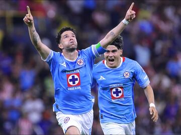 Cruz Azul le amargó la noche a las Chivas en su regreso al Estadio Jalisco como local