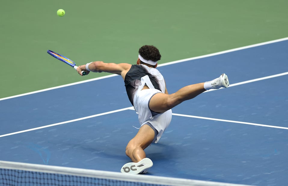 2026 US Open Ben Shelton en acción contra Alexander Zverev/ Foto: AFP