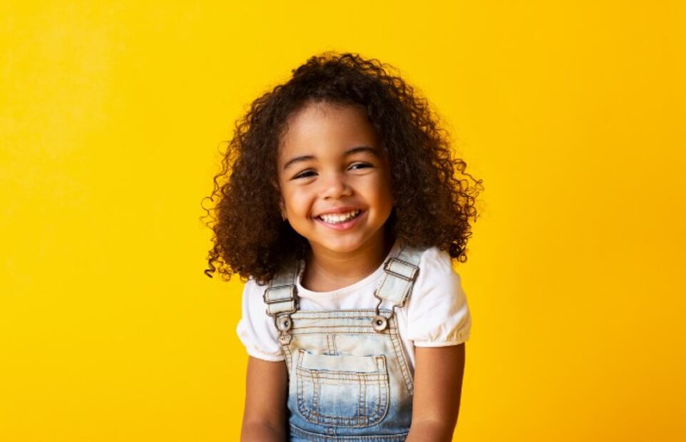 ¿Cómo hablar de amor propio y autoaceptación a niñas de cabello rizado?