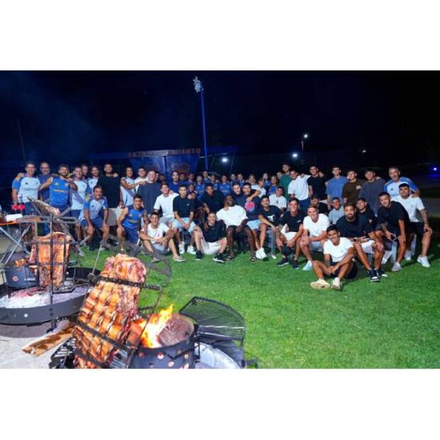 Fernando Gago le organizó un asado a los jugadores de Boca Juniors. Foto: Especial