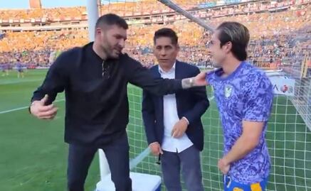Gignac regañó a Sebastián Córdova por distraerse hablando con Jorge Campos