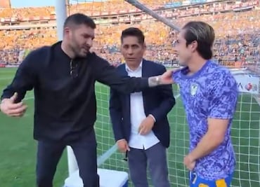 Gignac regañó a Sebastián Córdova por distraerse hablando con Jorge Campos