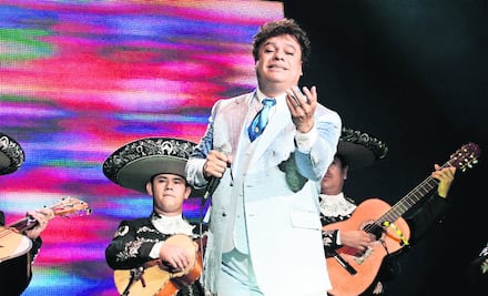 Así se divertía Juan Gabriel en sus conciertos