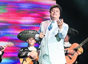 Así se divertía Juan Gabriel en sus conciertos