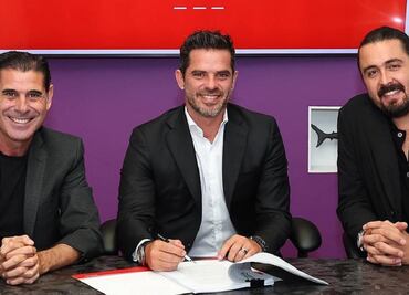 Fernando Gago fue presentado de manera oficial como entrenador de las Chivas