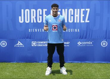 Jorge Sánchez promete que levantará títulos con Cruz Azul y pide que olviden su pasado azulcrema