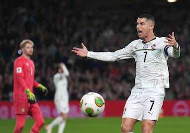Cristiano Ronaldo sale expulsado; podría perderse el debut de Portugal, si clasifica al Mundial de 2026