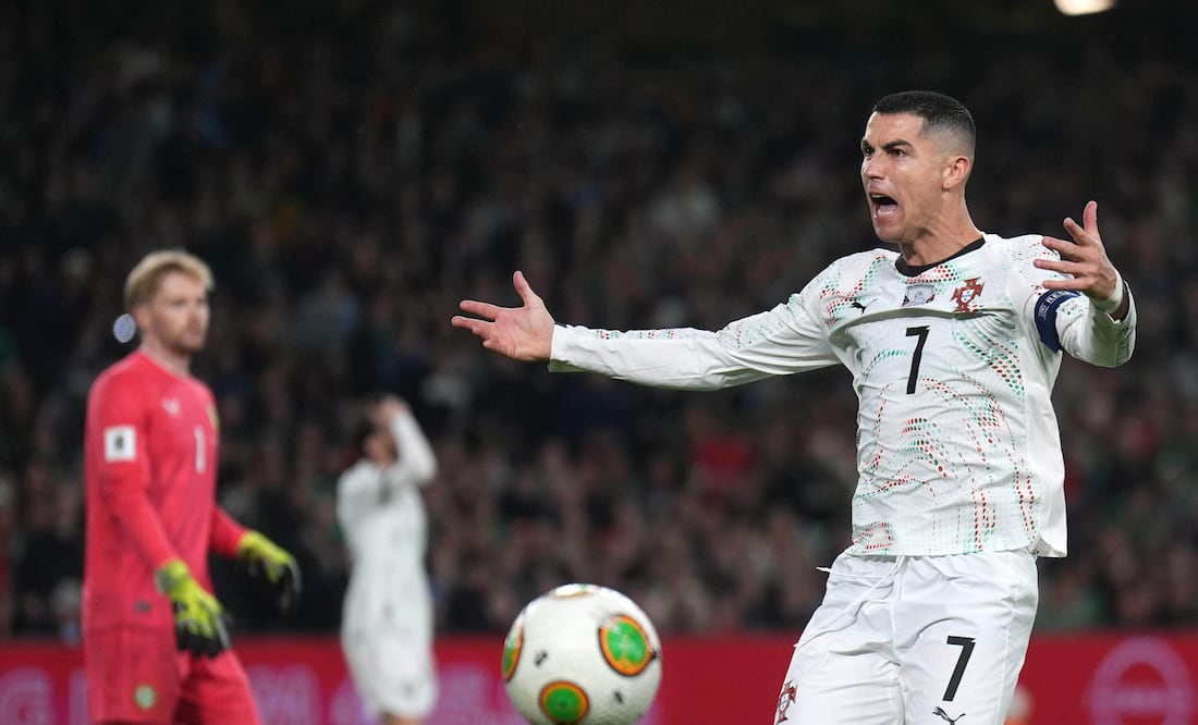 Cristiano Ronaldo en reclamo, durante los clasificatorios para el Mundial de 2026 - Foto: AP