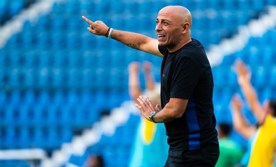 Ángel Villacampa con el América Femenil, durante el Apertura 2024 - Foto: Imago7