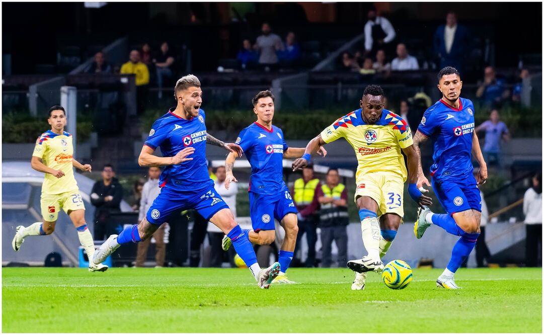 Cruz Azul sumó una nueva derrota frente al América - Foto: Imago7