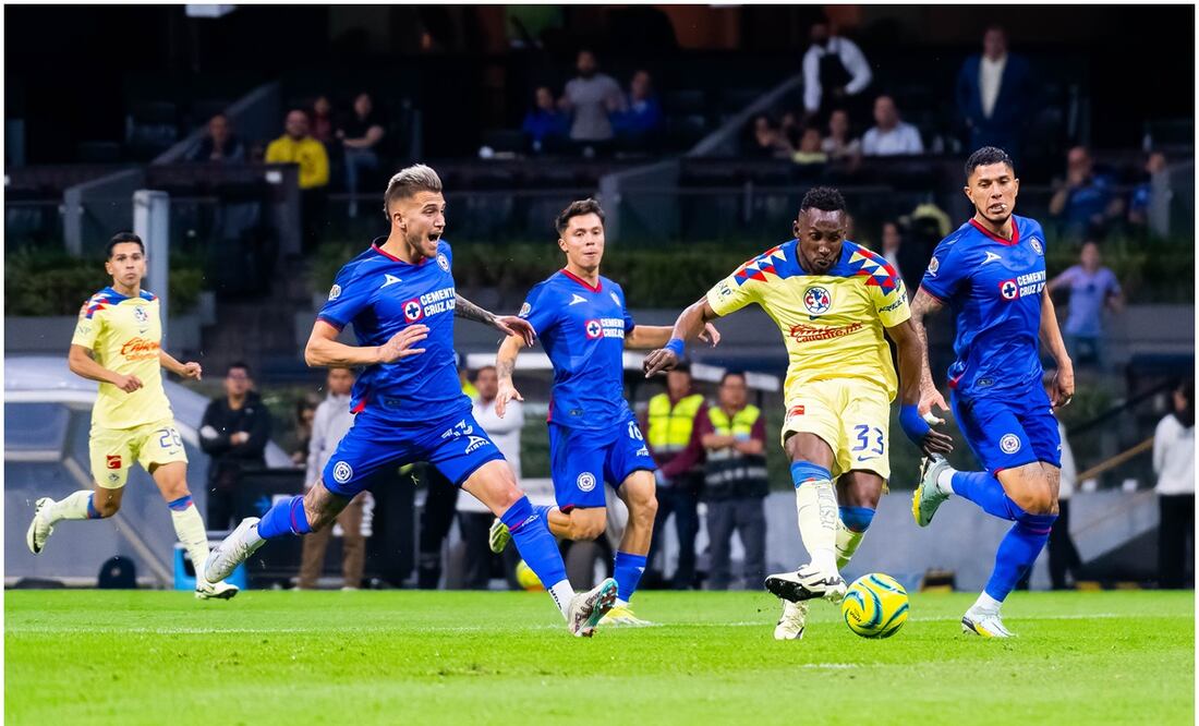 Cruz Azul sumó una nueva derrota frente al América - Foto: Imago7