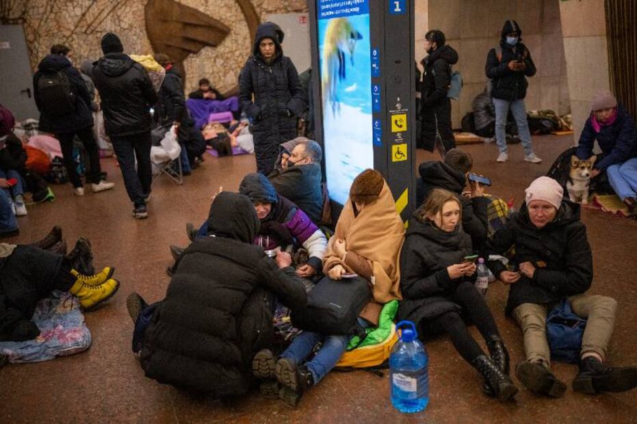 10 desoladoras fotos del metro de Kiev, el refugio de familias ucranianas
