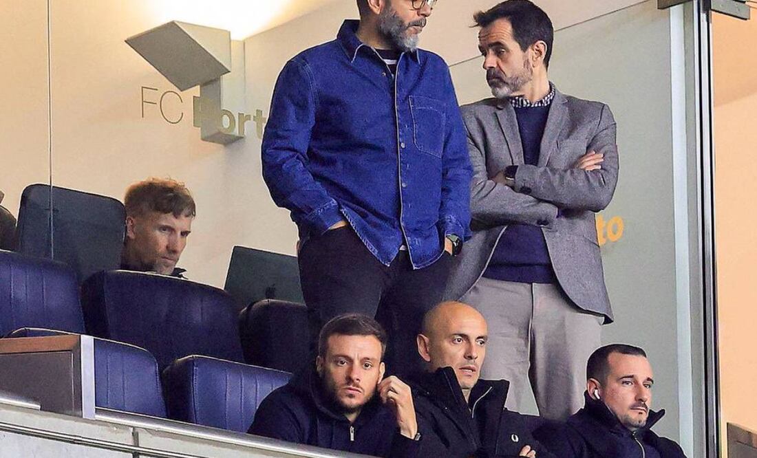 El argentino estuvo muy atento de su nuevo equipo. Foto: Especial.