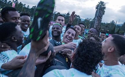 Efraín Juárez es ovacionado por la afición del Atlético Nacional; le componen canción “al mexicano”