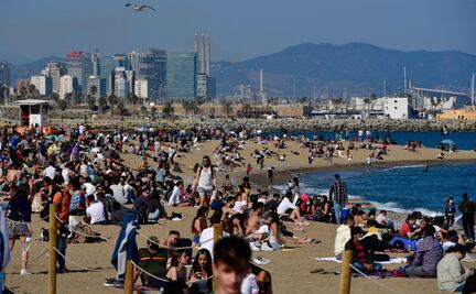 10 fotos de las playas del mundo ante la tercera ola de Covid-19