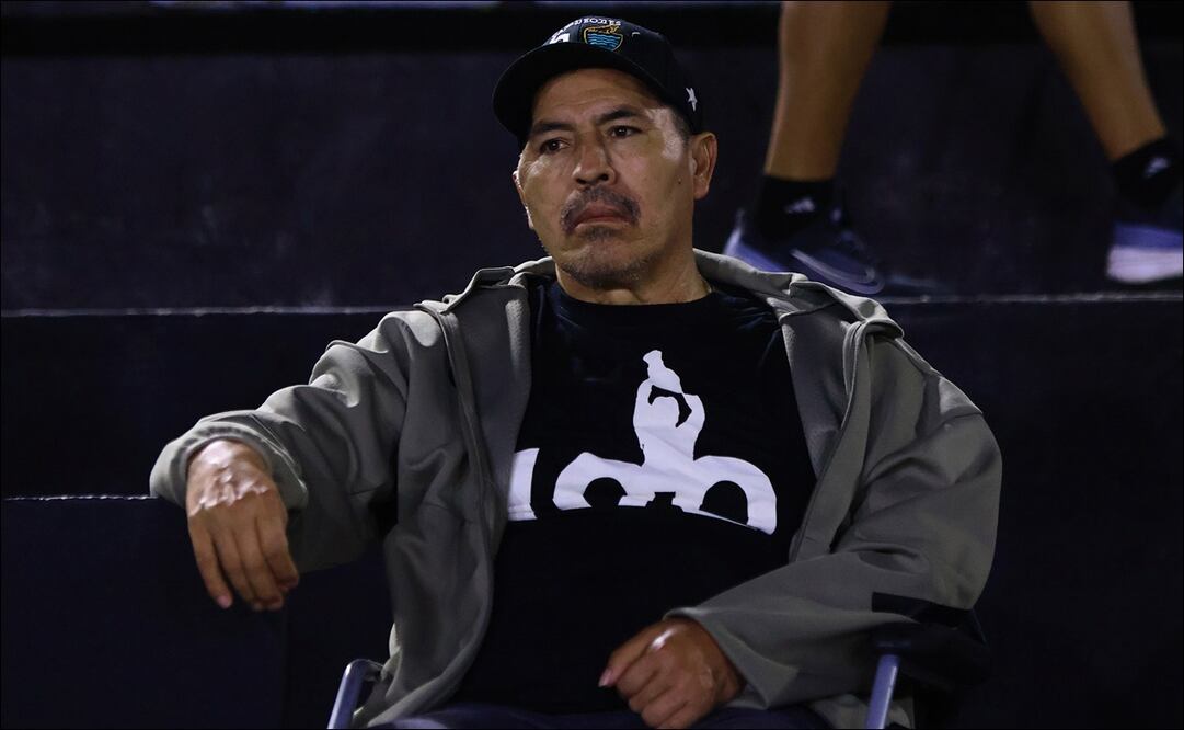 Benjamín Galindo observa un partido de la Liga Expansión MX, entre el Cancún y el Correcaminos. FOTO: Imago7