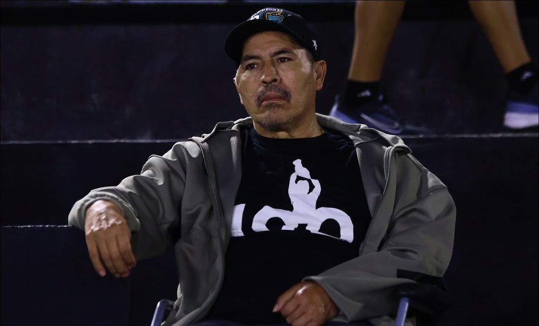 Benjamín Galindo observa un partido de la Liga Expansión MX, entre el Cancún y el Correcaminos. FOTO: Imago7