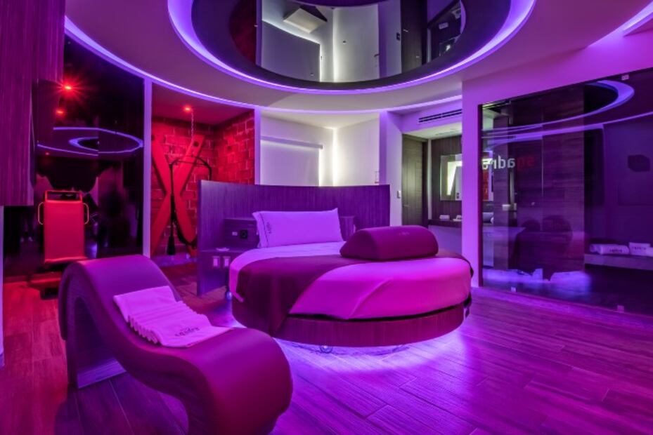 Las 5 atracciones kinky que debes experimentar en un Love Hotel