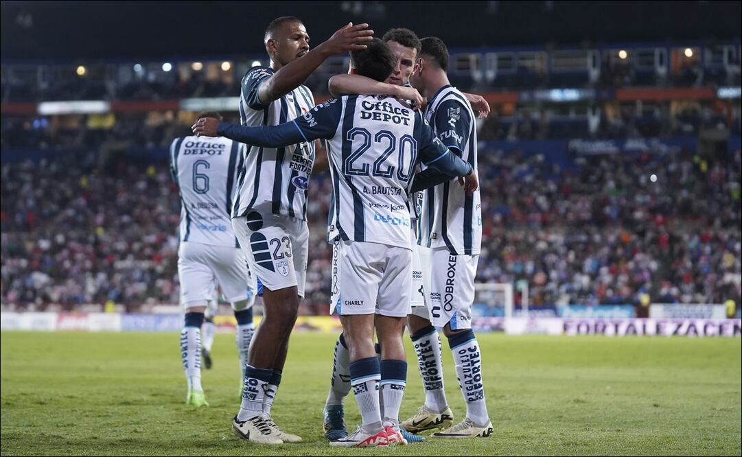 Jugadores del Pachuca celebran uno de los goles anotados contra el Necaxa. FOTO: Imago7