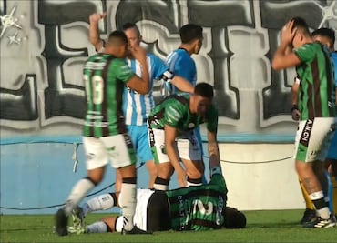 Jugador de la Segunda División de Argentina sufre grave lesión en pleno partido