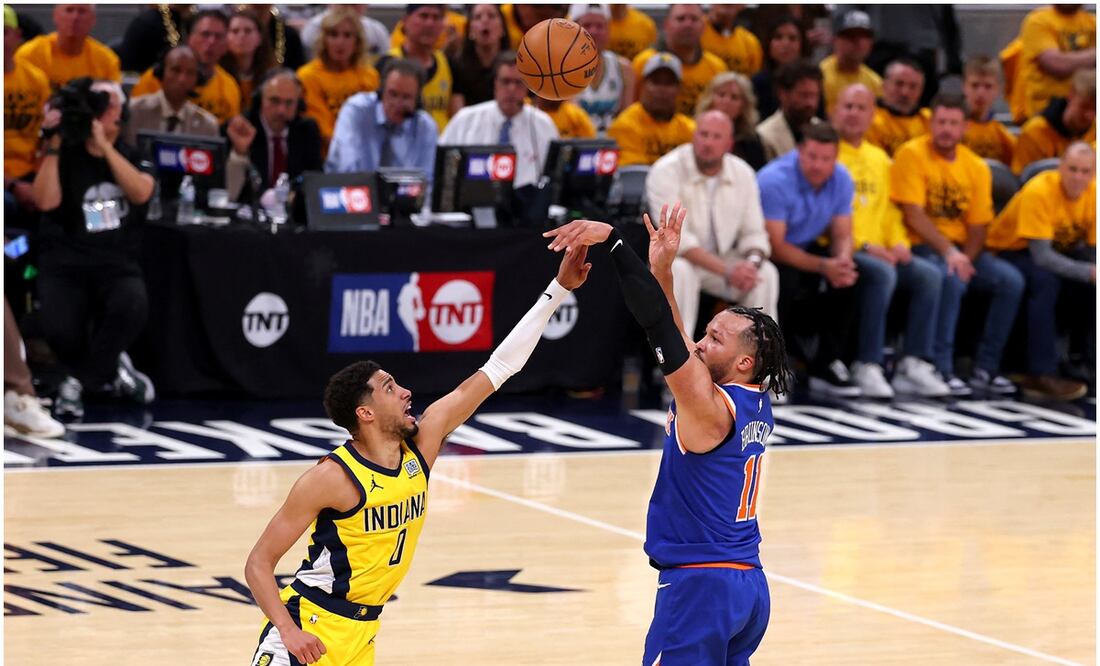 Jalen Brunson y Tyrese Haliburton Foto: AFP