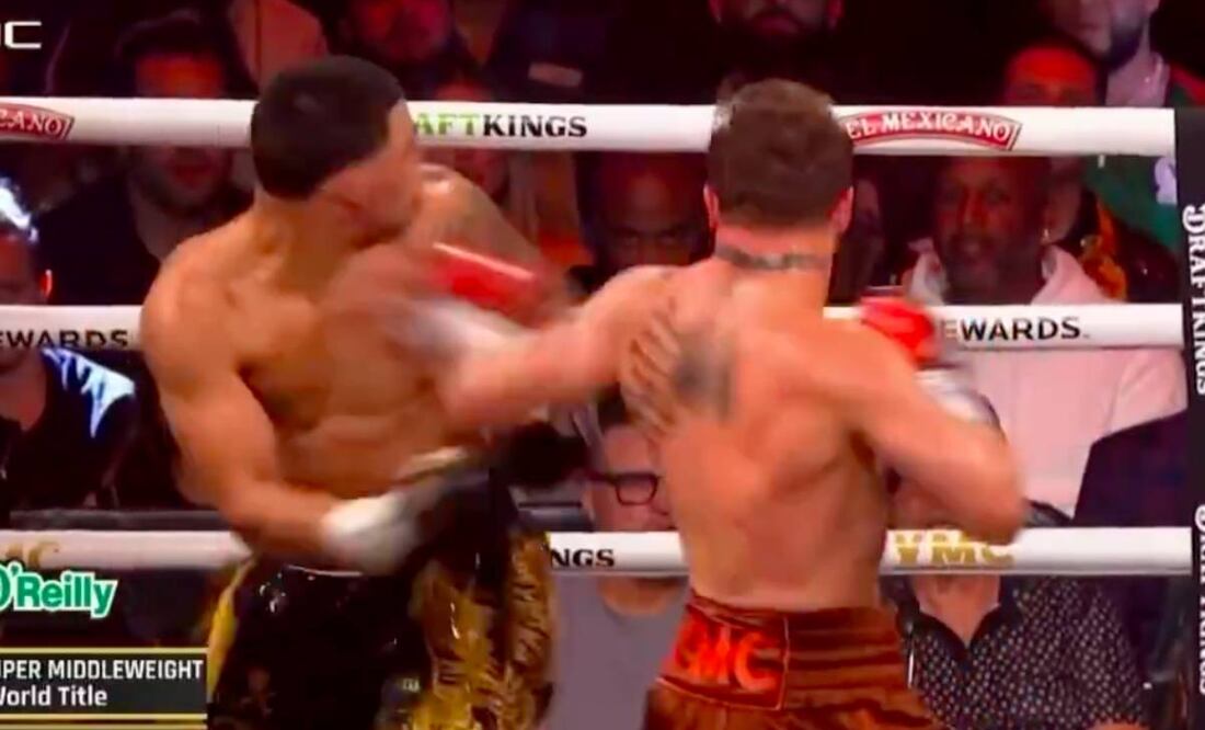 Canelo Álvarez conectó un izquierdazo que mandó a la lona a Edgar Berlanga. Foto: Especial