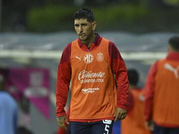 Pocho Guzmán habría pedido su salida de Chivas al saber que Paunovic seguirá siendo el técnico