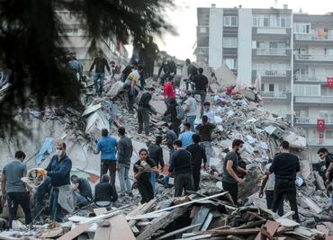 10 impactantes fotos y videos del terremoto en Grecia y Turquía