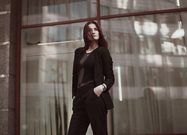 Los 10 trucos de vestimentas para mujeres elegantes mayores de 50 años