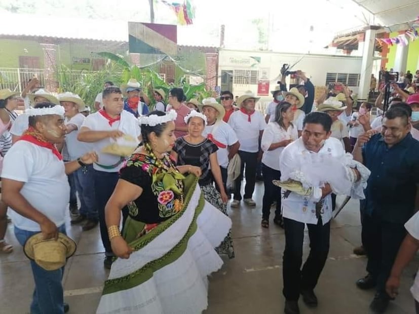 Alcalde mexicano se casa con “princesa lagarto” en ritual de fertilidad