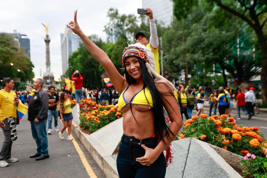 Afición de Colombia arma fiesta en el Ángel de la Independencia, previo a su debut en el Mundial de 2026 - Foto: Diego Simón Sánchez | EL UNIVERSAL