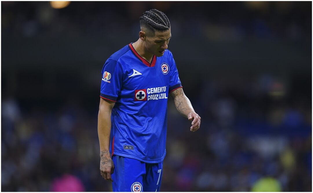 Uriel Antuna de Cruz Azul lamentándose - Foto: Imago7
