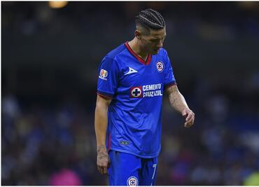 Uriel Antuna fue abucheado por la afición de Chivas previo al partido ante Cruz Azul en el Azteca