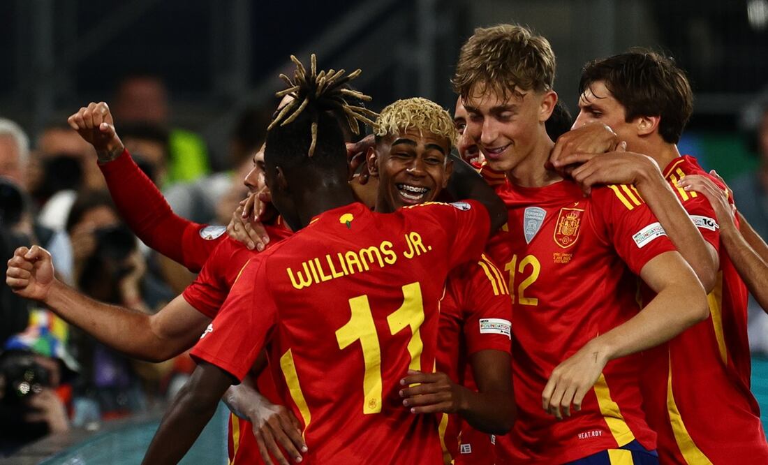 España en festejo de gol, después del doblete que Lamine Yamal le propinó a Francia a la UEFA Nations League - Foto: EFE
